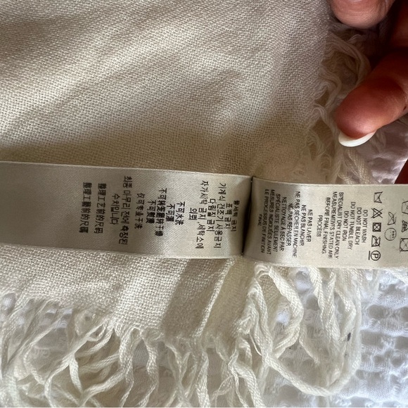 Burberry House Check 100% Merino Wool Scarf 110cm by 110cm - Picture 8 of 10